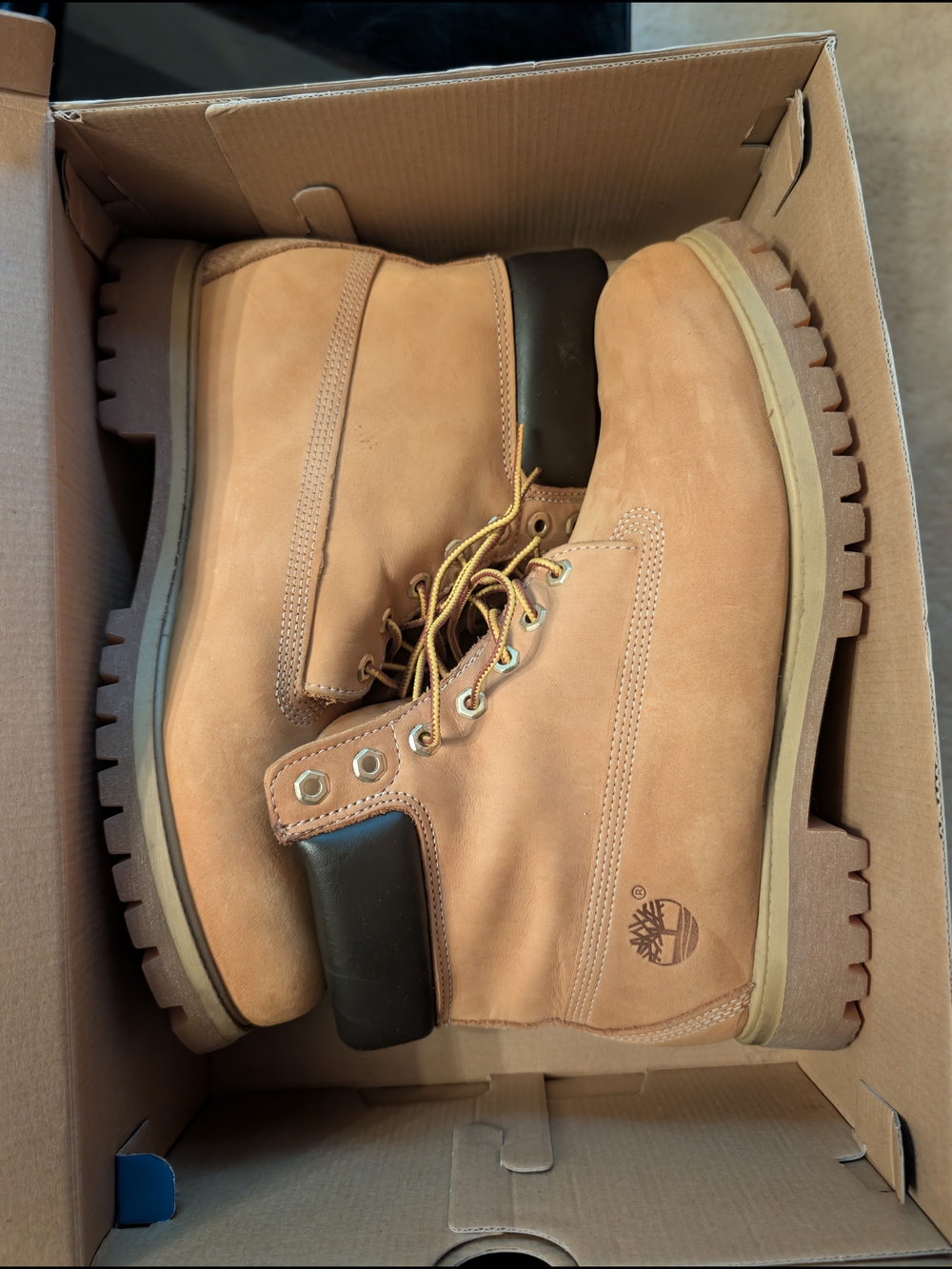 Timberland Men’s Classic! WORN ONCE- LOOK AT THE BOTTOMS